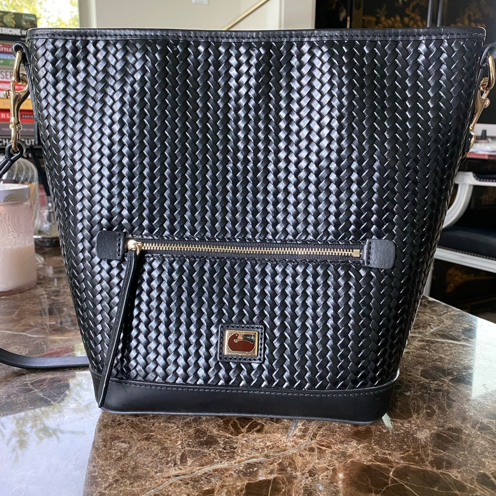 Dooney & Bourke EUC Black Woven Patterned Leather Women's Bag